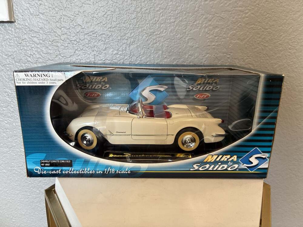 Mira by Solido 1953 Chevrolet Corvette Convertible 1:18 Scale Die-cast Model Ref